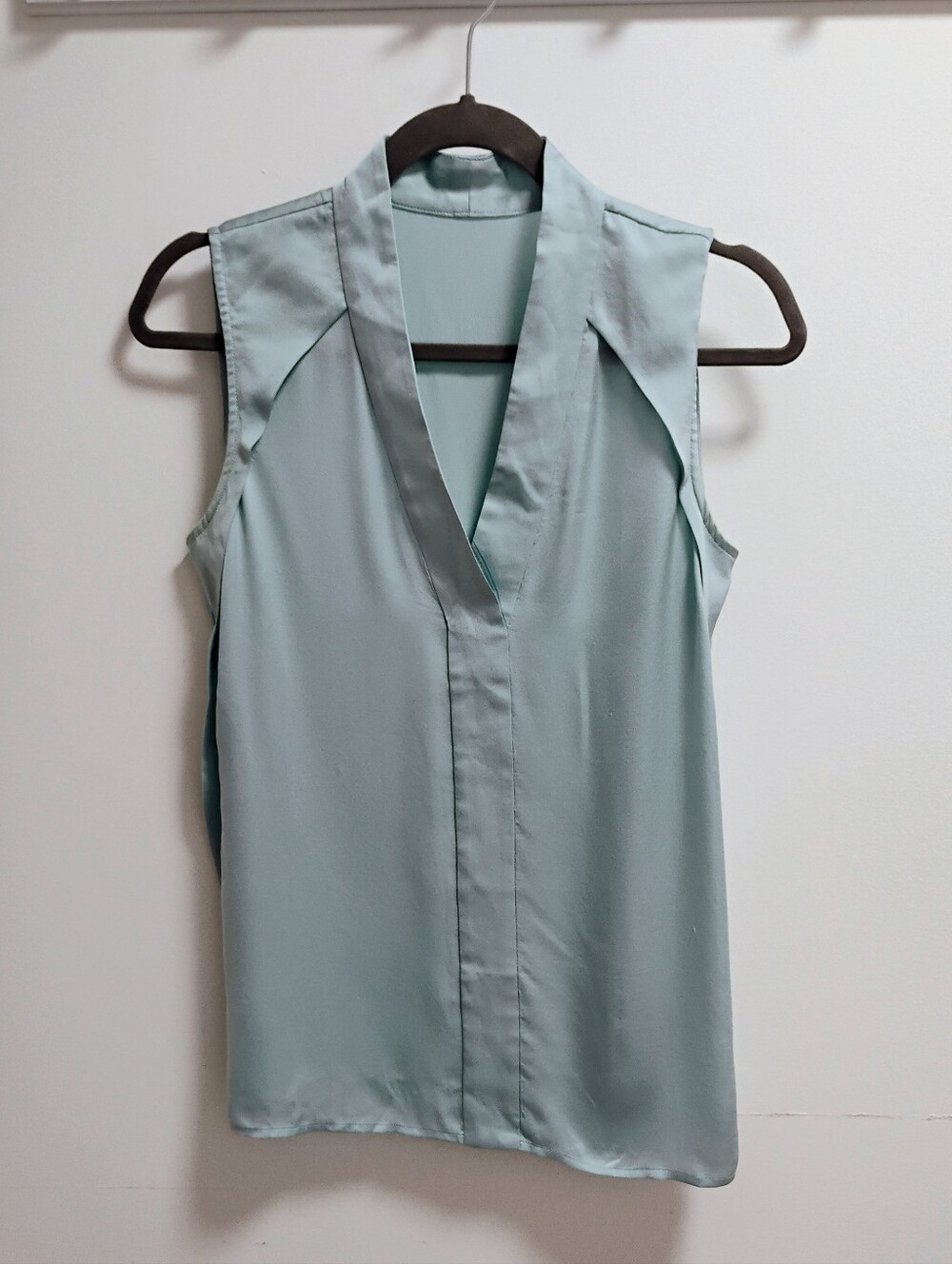 Theory Sleeveless V-Neck Light Mint Blouse P